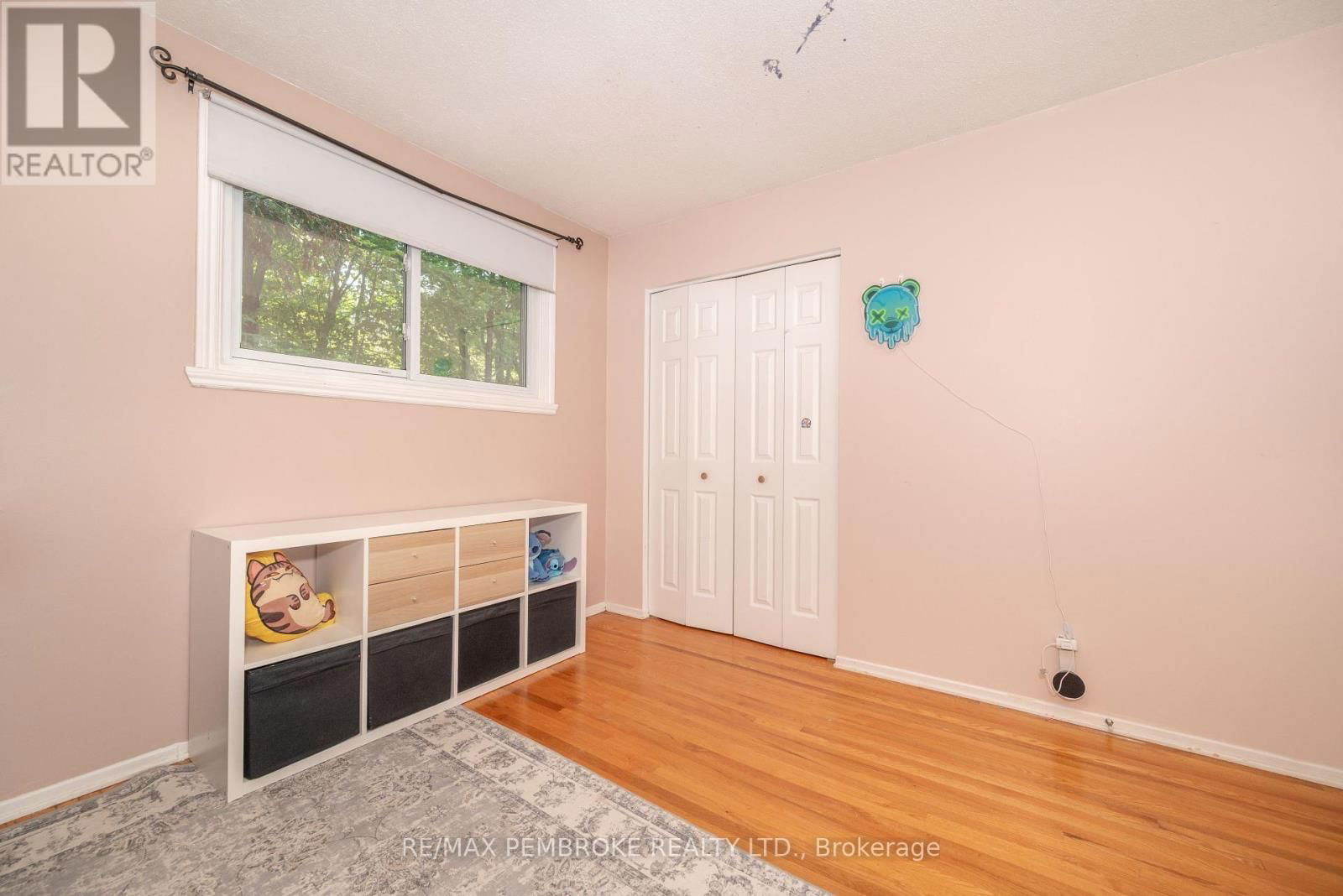 10 PINE PLACE Image 22