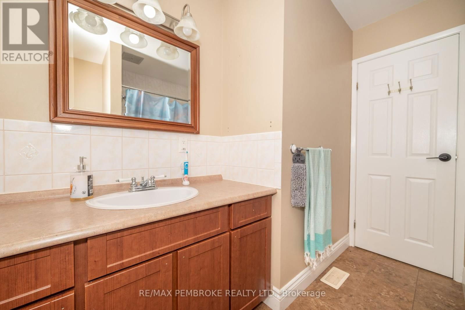 10 PINE PLACE Image 27