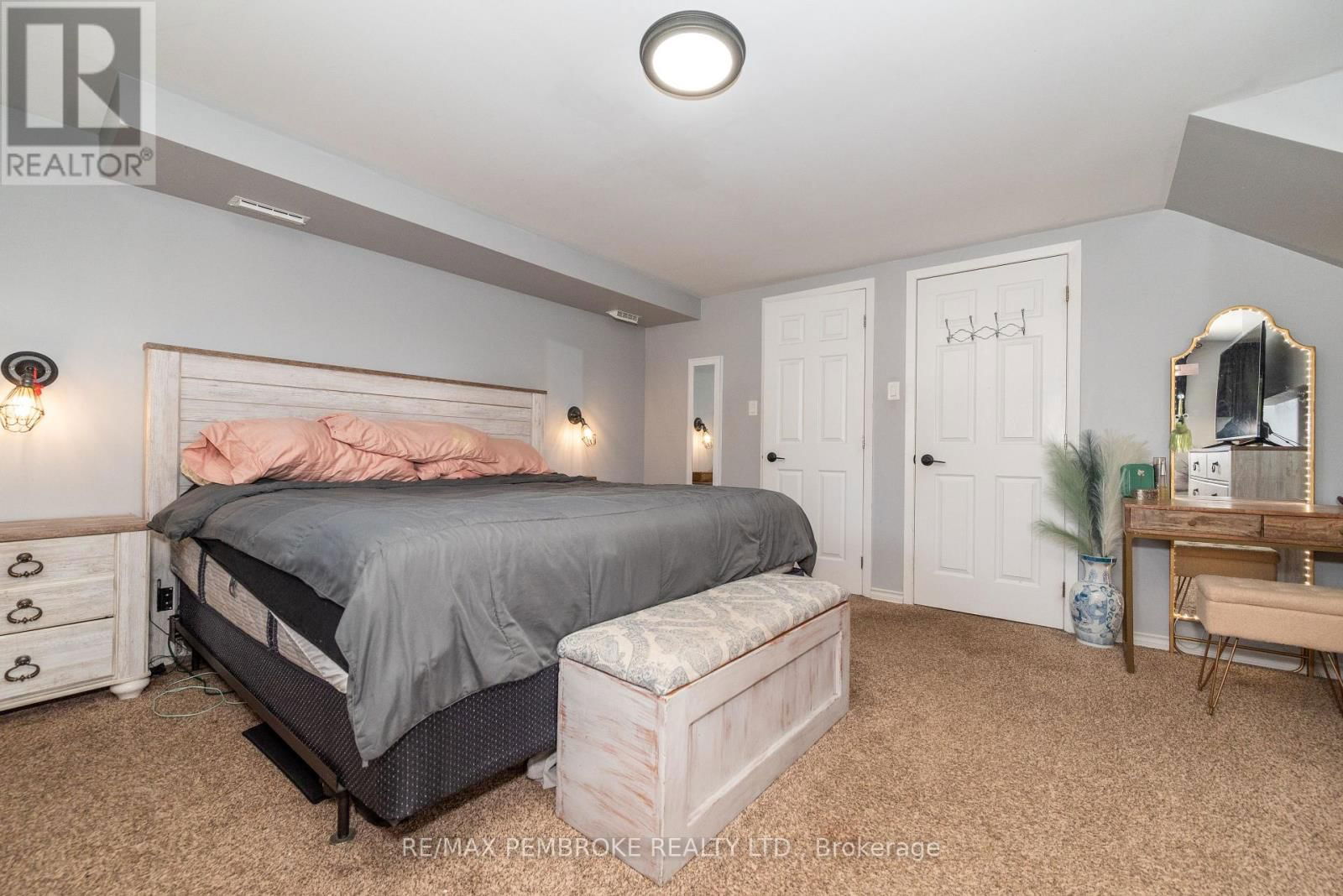 10 PINE PLACE Image 32