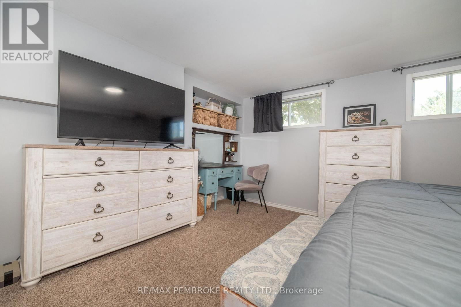 10 PINE PLACE Image 34