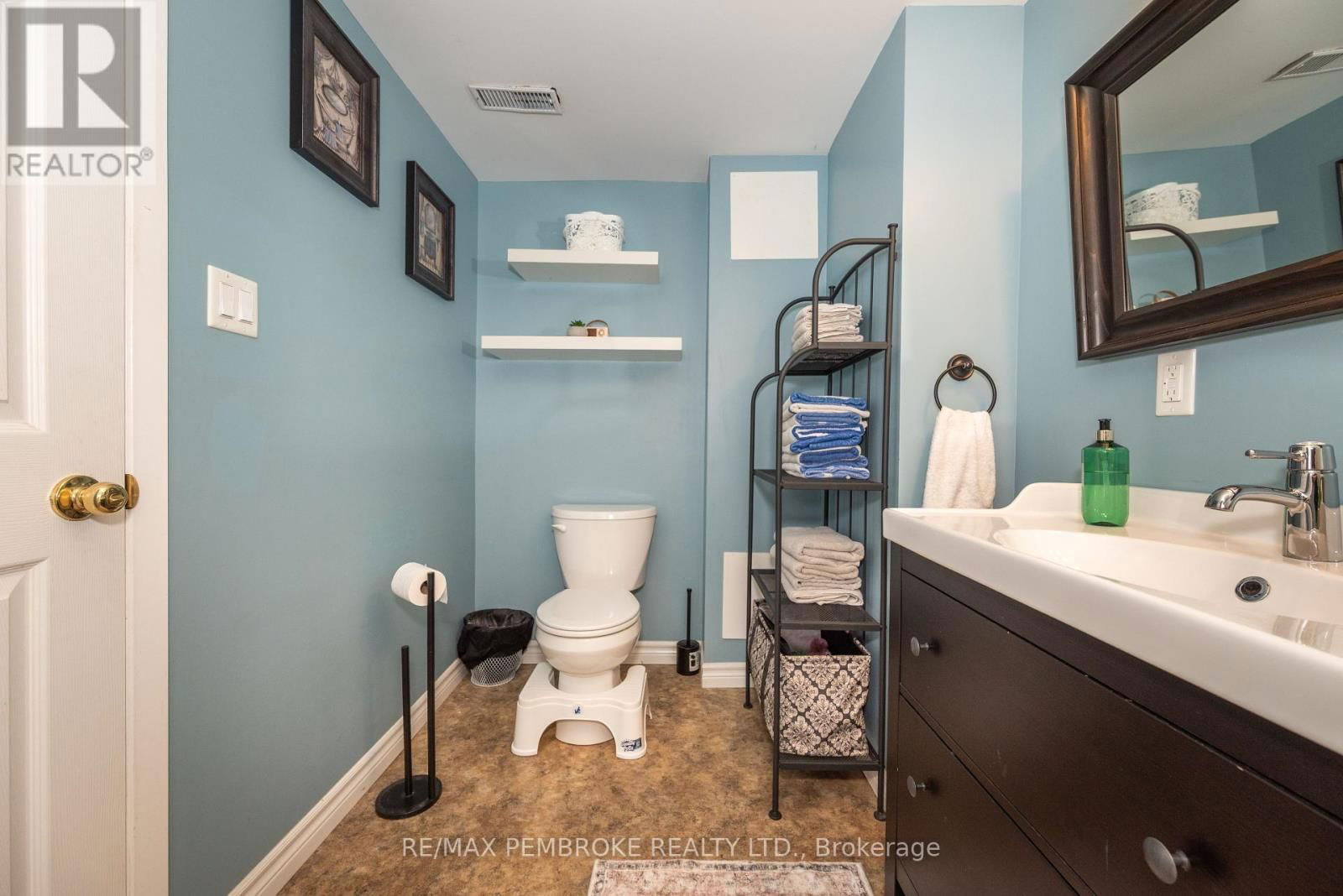 10 PINE PLACE Image 35