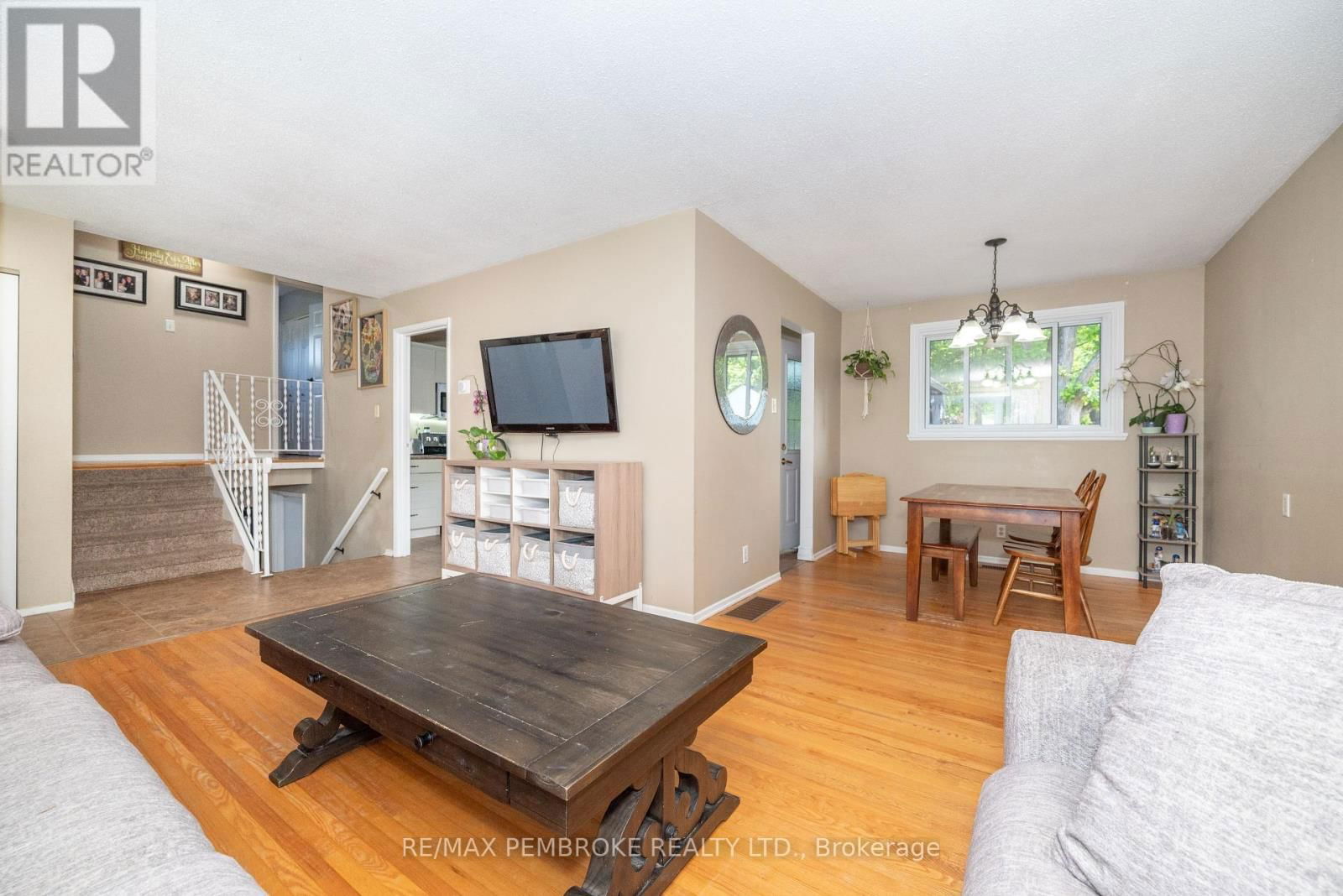 10 PINE PLACE Image 9