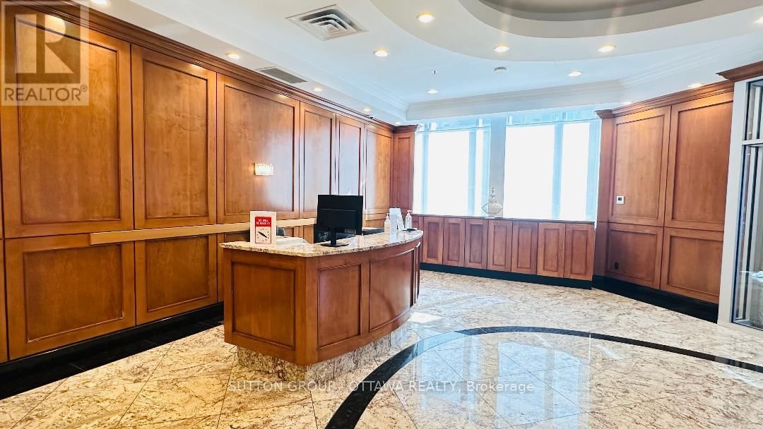 706 - 242 RIDEAU STREET Image 2