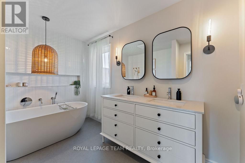 228 LABELLE STREET Image 32