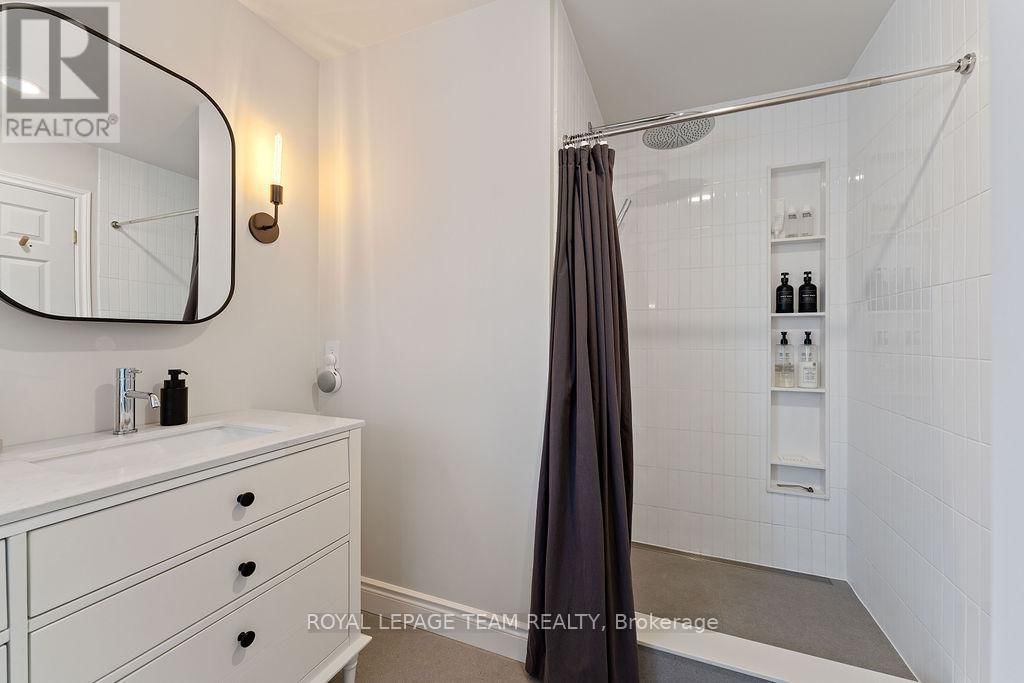 228 LABELLE STREET Image 37
