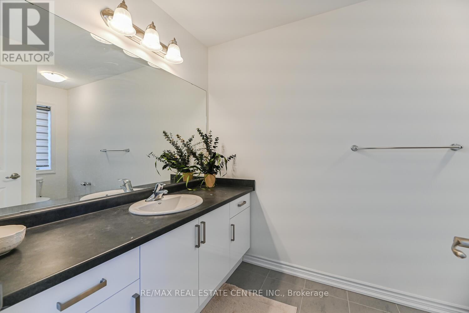 8 STOKES ROAD Image 31