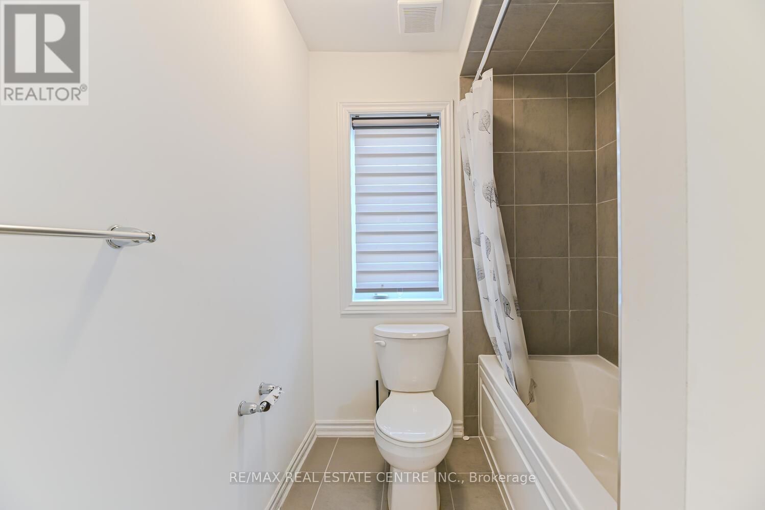 8 STOKES ROAD Image 32