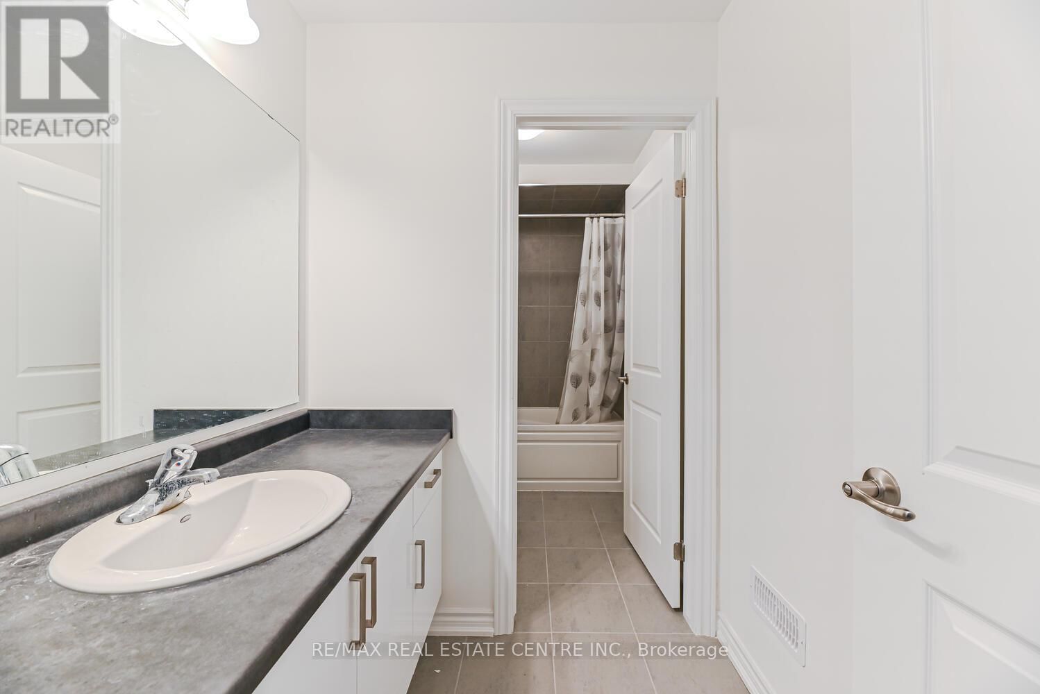 8 STOKES ROAD Image 35