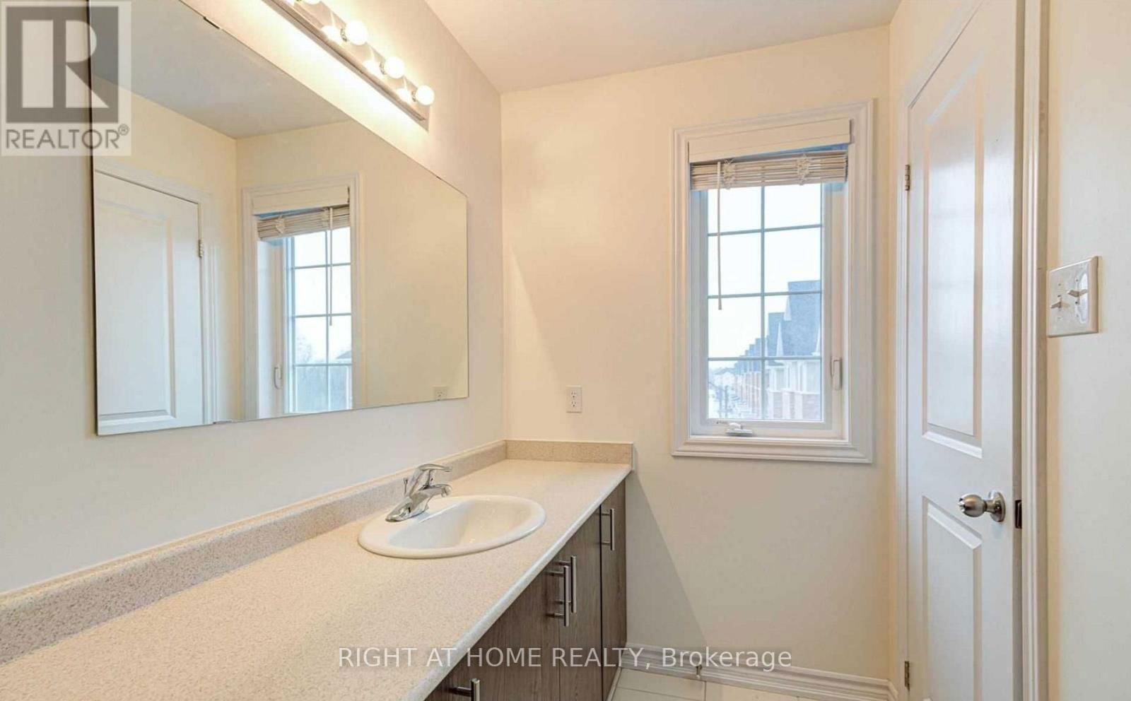 43 - 88 DECORSO DRIVE Image 21