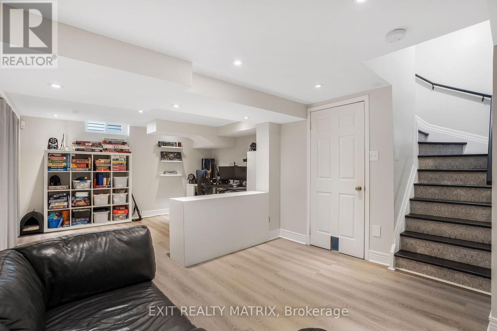 1690 CAMINITI CRESCENT Image 31