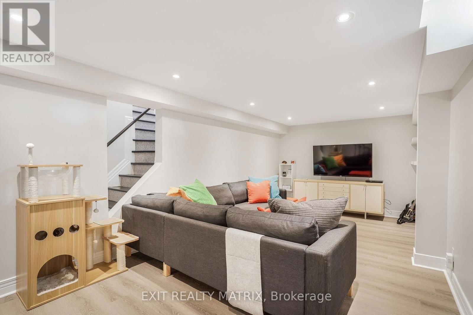 1690 CAMINITI CRESCENT Image 32