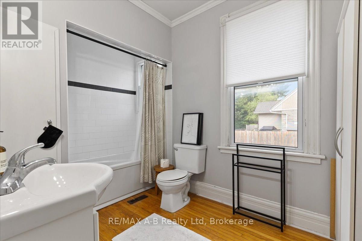 616 ONTARIO STREET Image 17