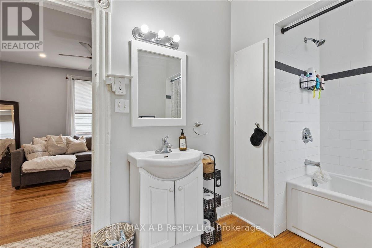 616 ONTARIO STREET Image 18