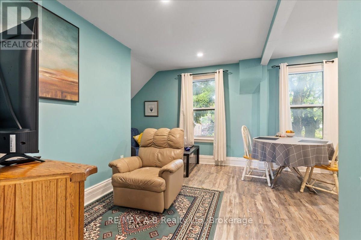 616 ONTARIO STREET Image 21