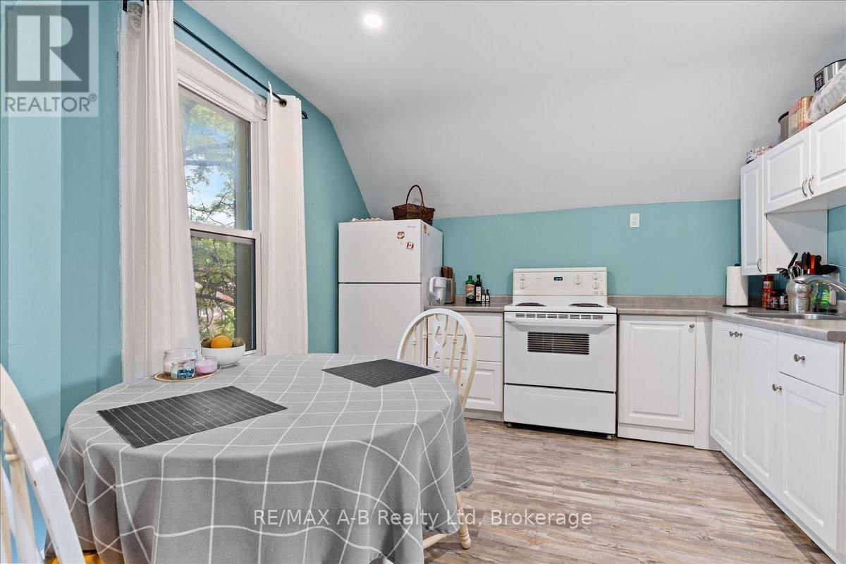 616 ONTARIO STREET Image 23