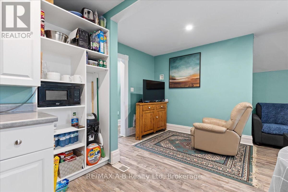 616 ONTARIO STREET Image 25