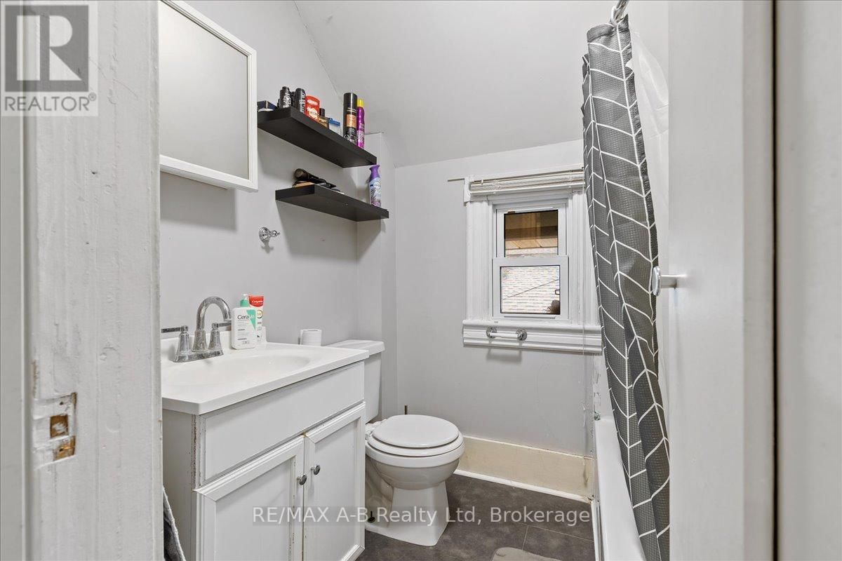 616 ONTARIO STREET Image 26