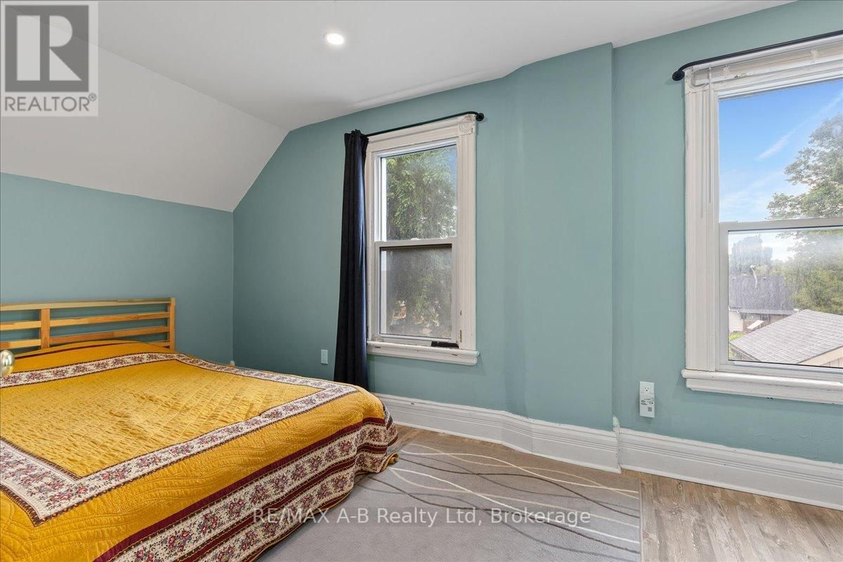 616 ONTARIO STREET Image 27