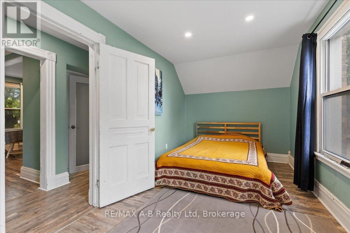 616 ONTARIO STREET Image 28