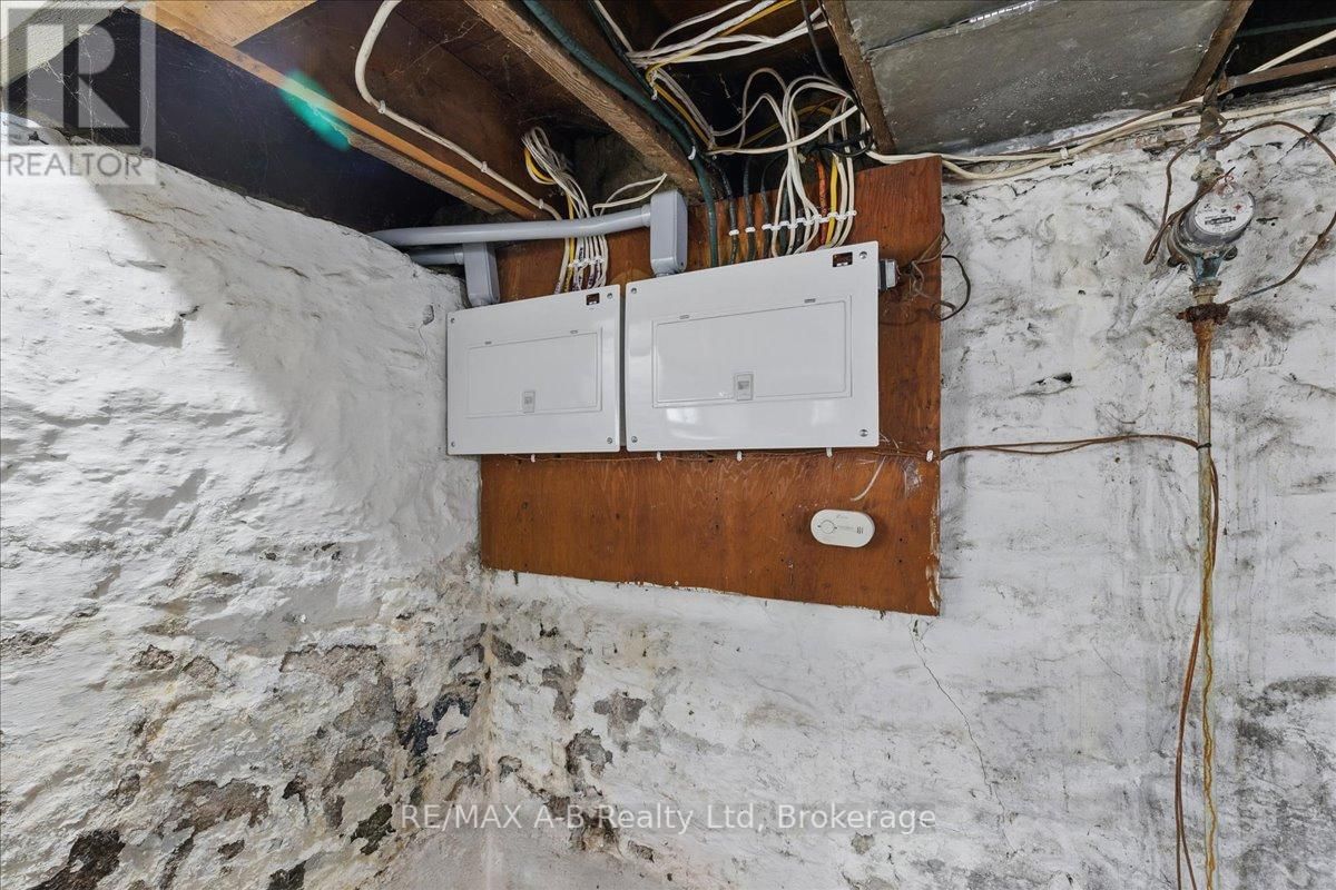 616 ONTARIO STREET Image 30