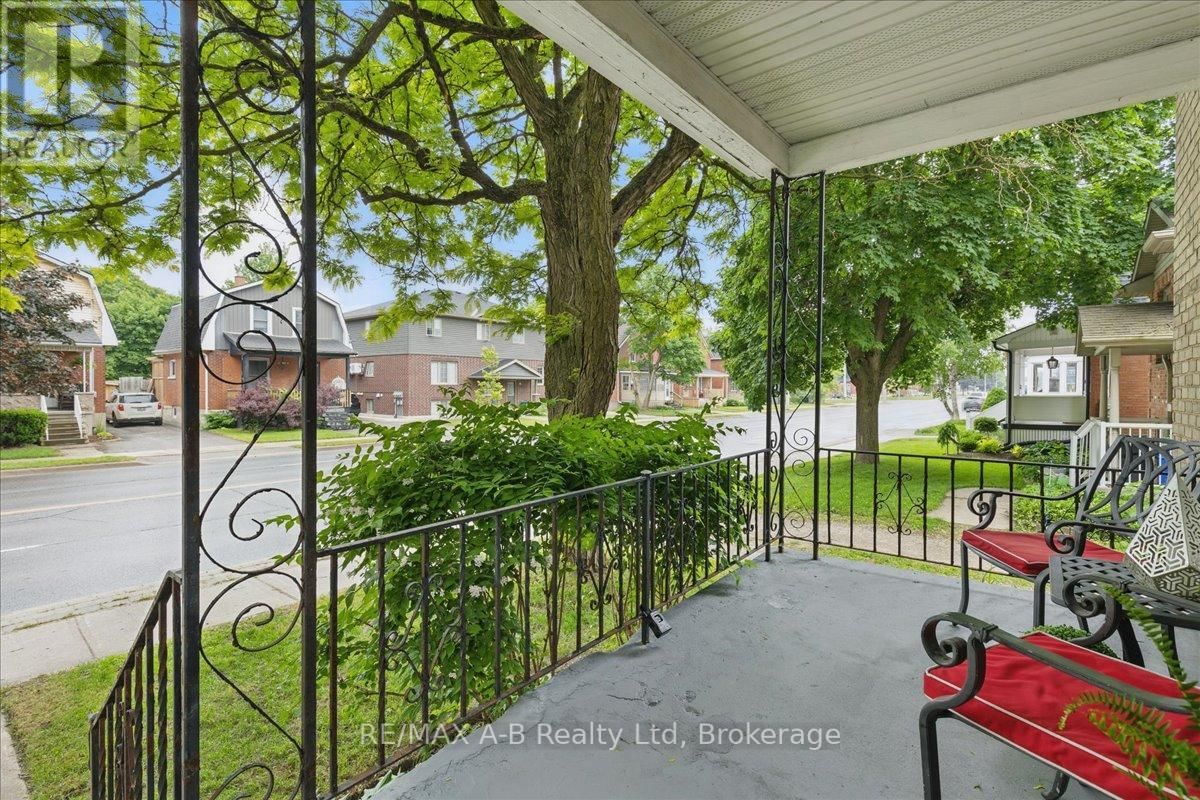 616 ONTARIO STREET Image 33