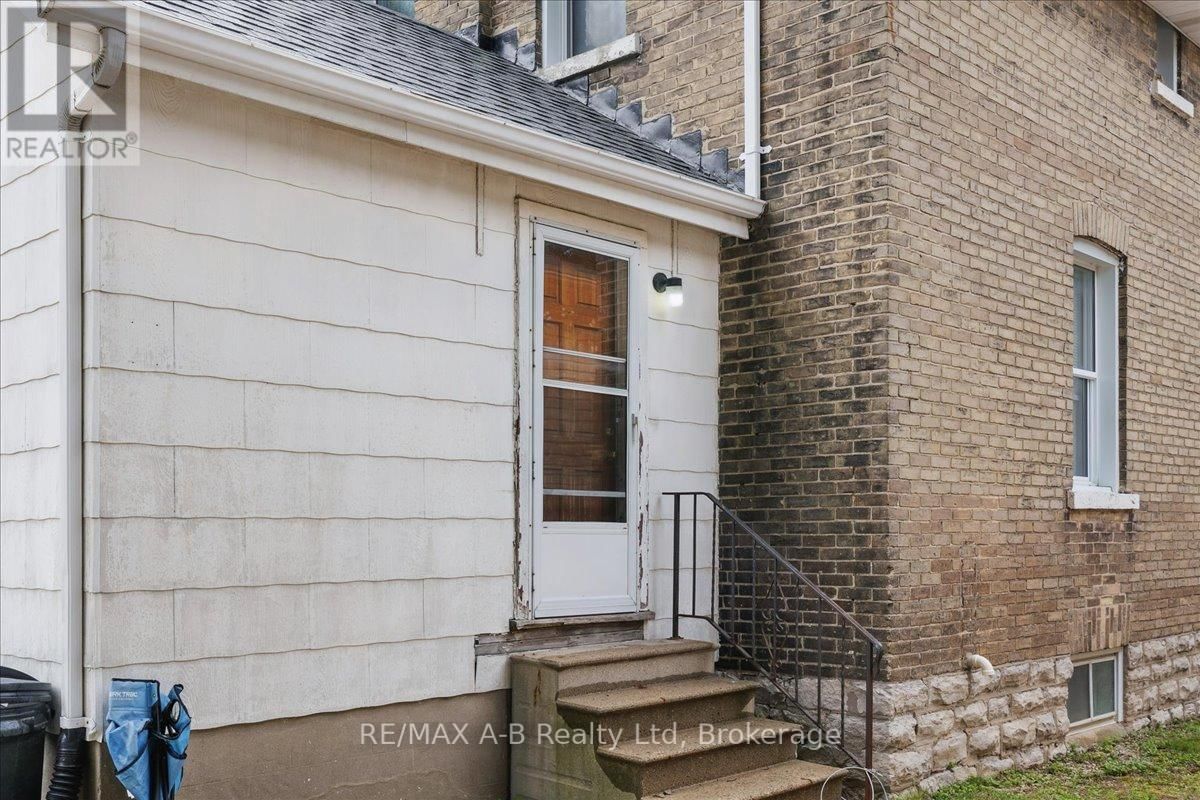616 ONTARIO STREET Image 35