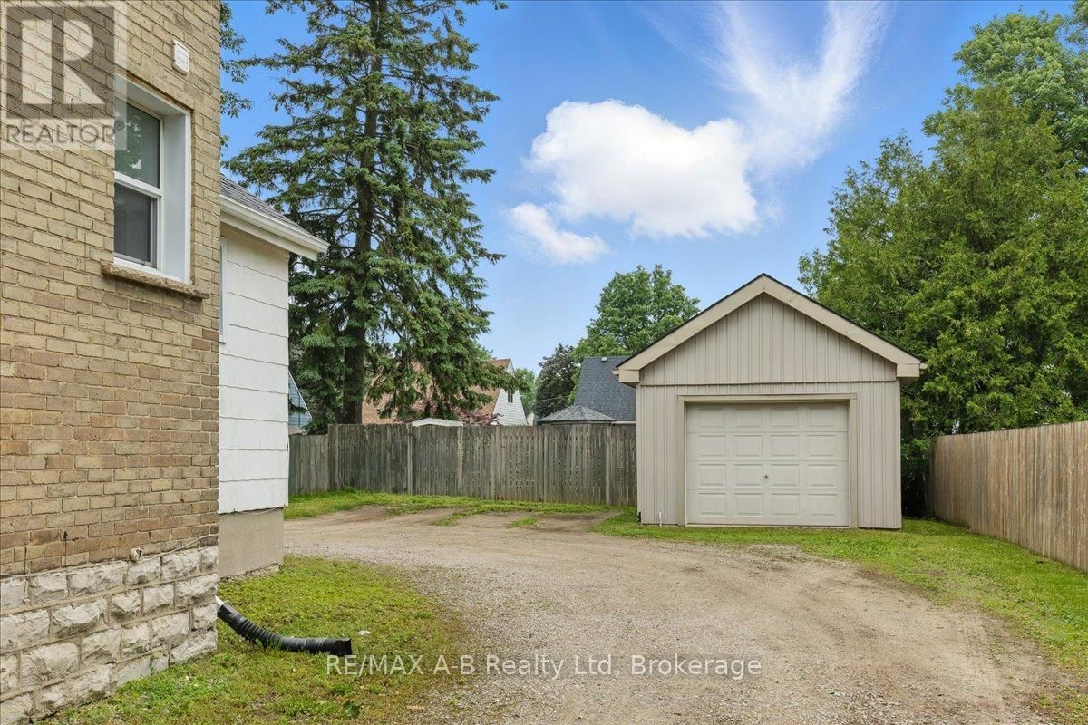 616 ONTARIO STREET Image 4