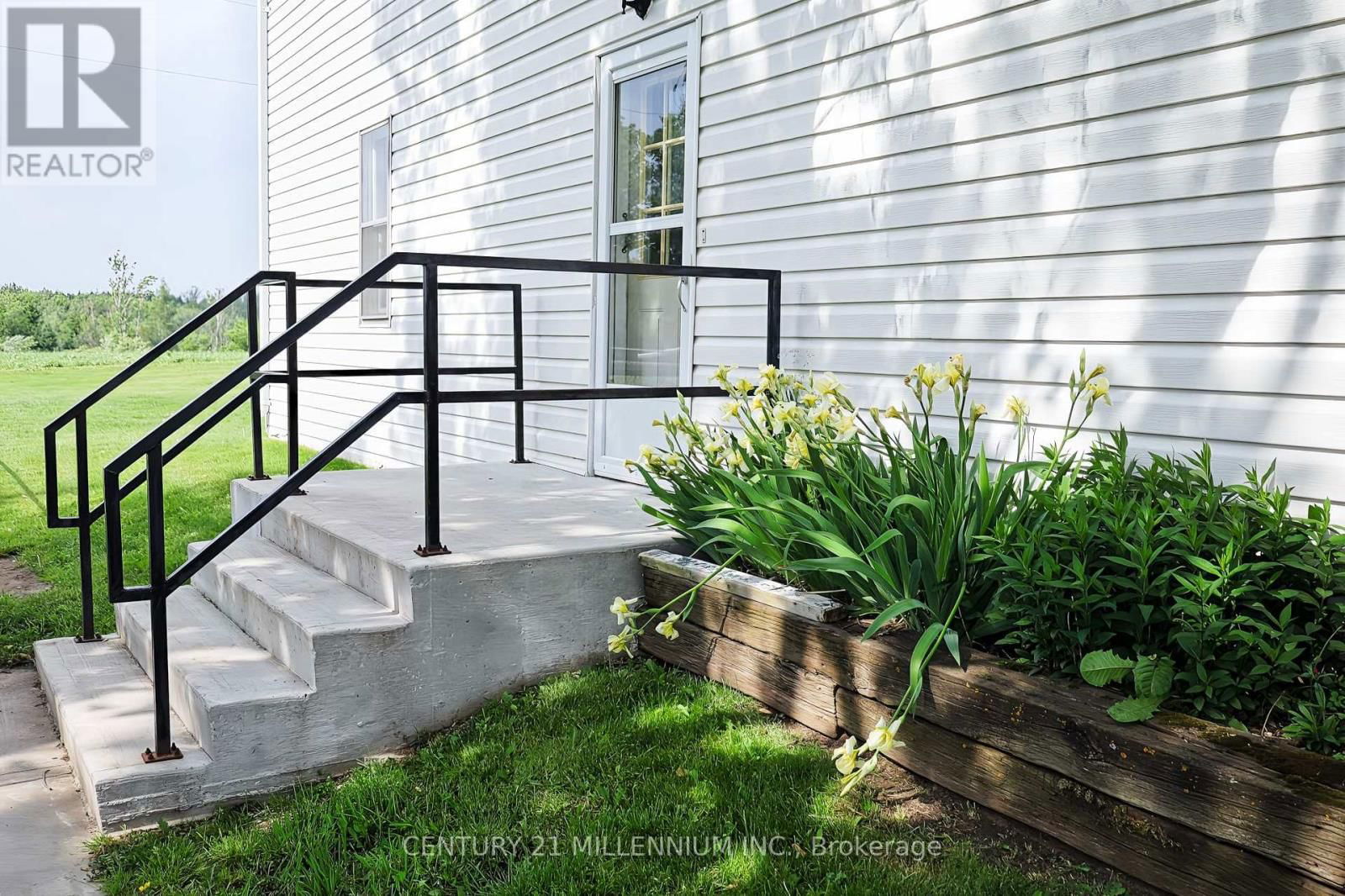 835526 4TH LINE Image 17