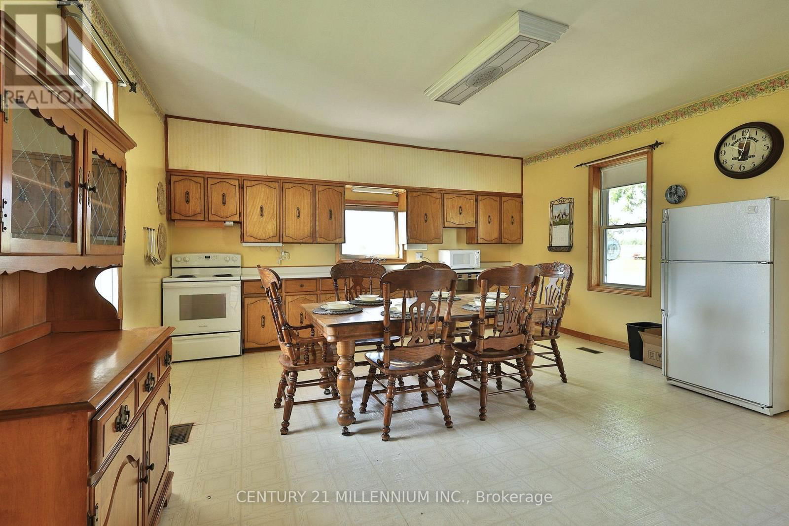 835526 4TH LINE Image 18