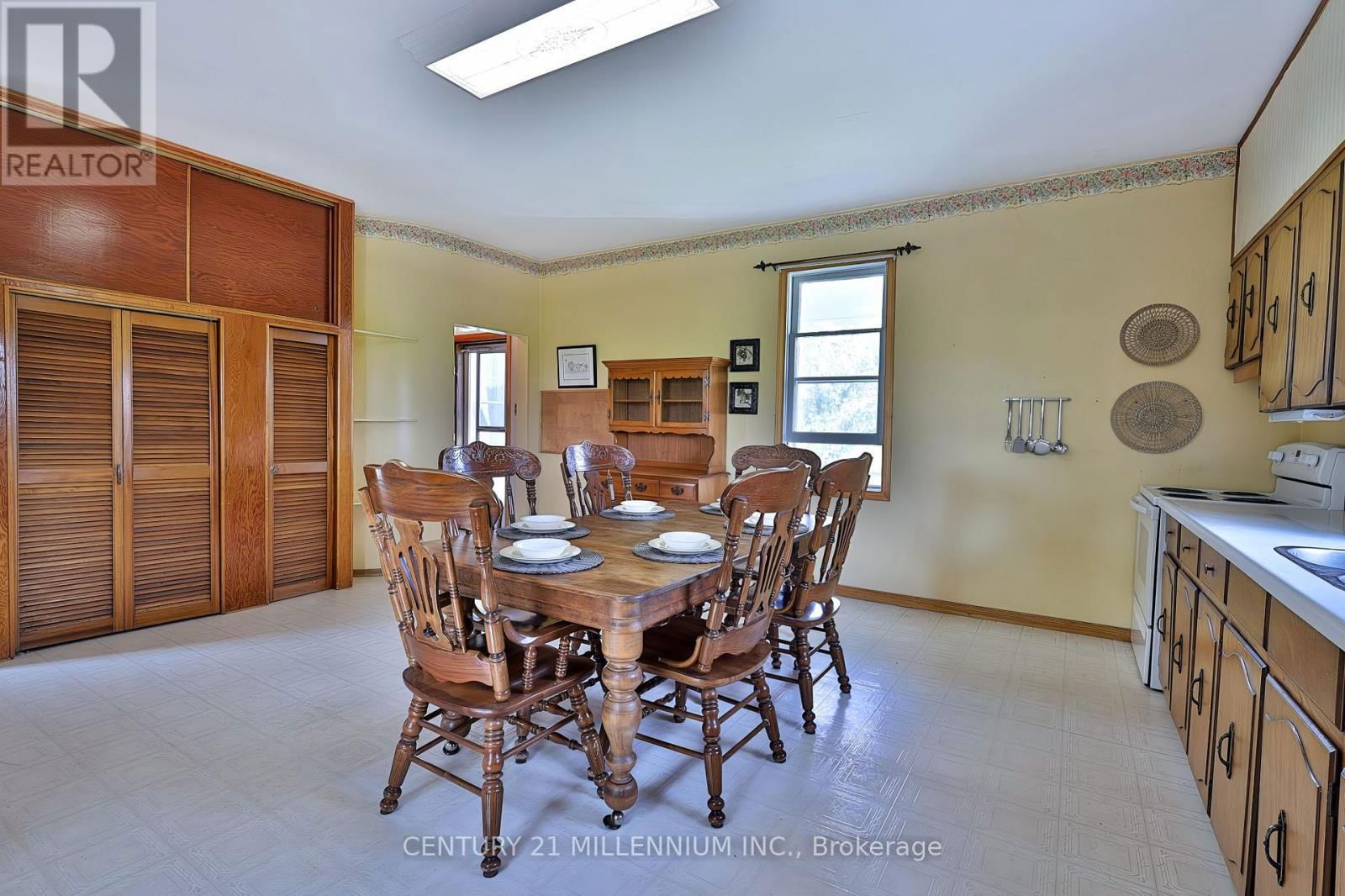 835526 4TH LINE Image 19