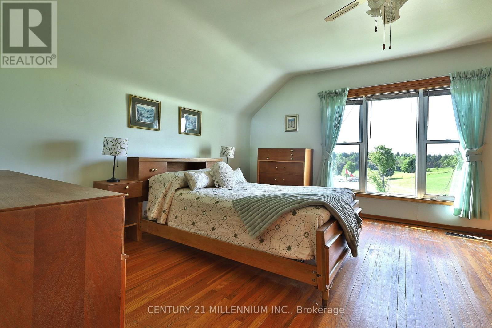 835526 4TH LINE Image 24