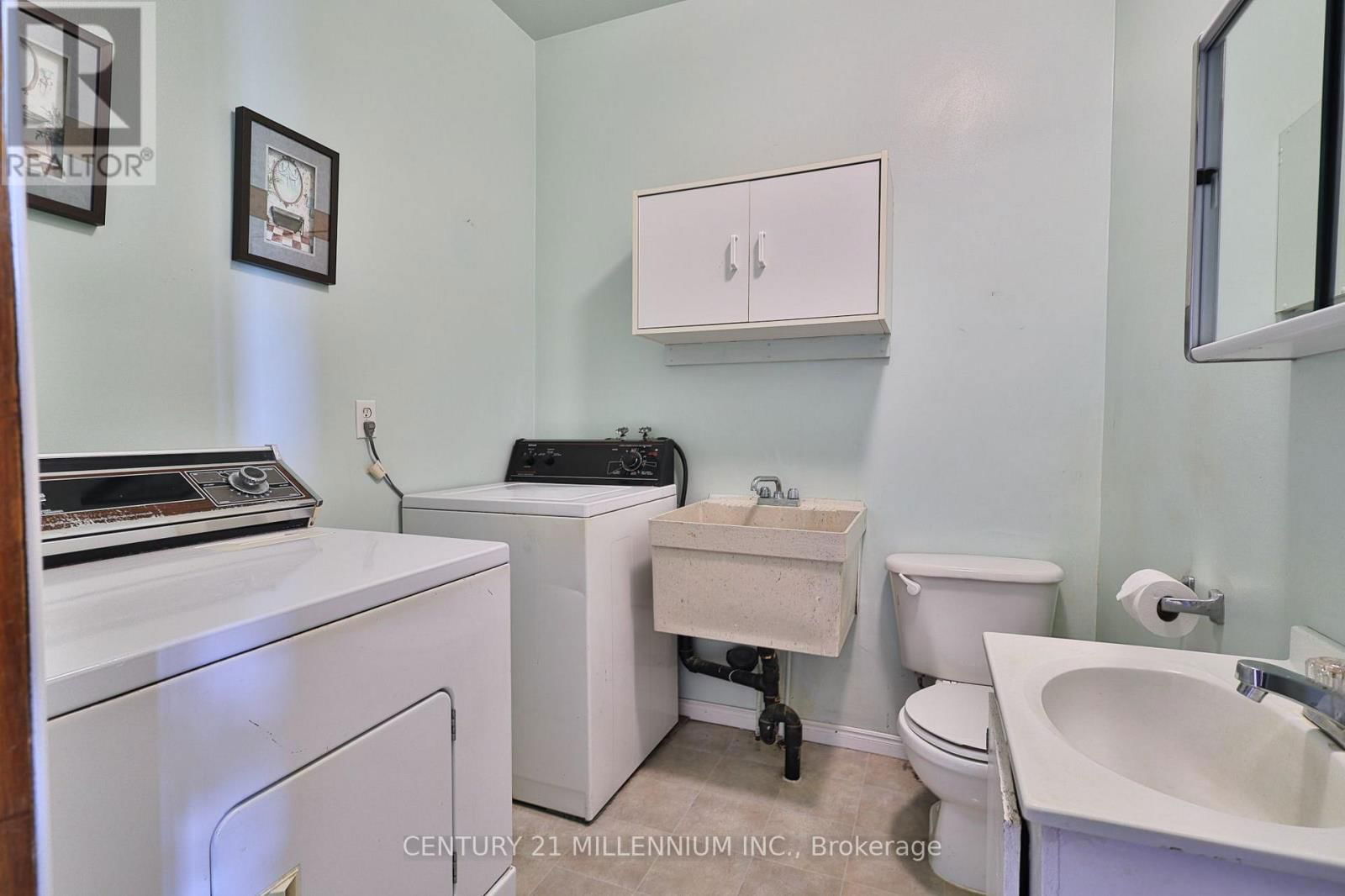 835526 4TH LINE Image 33