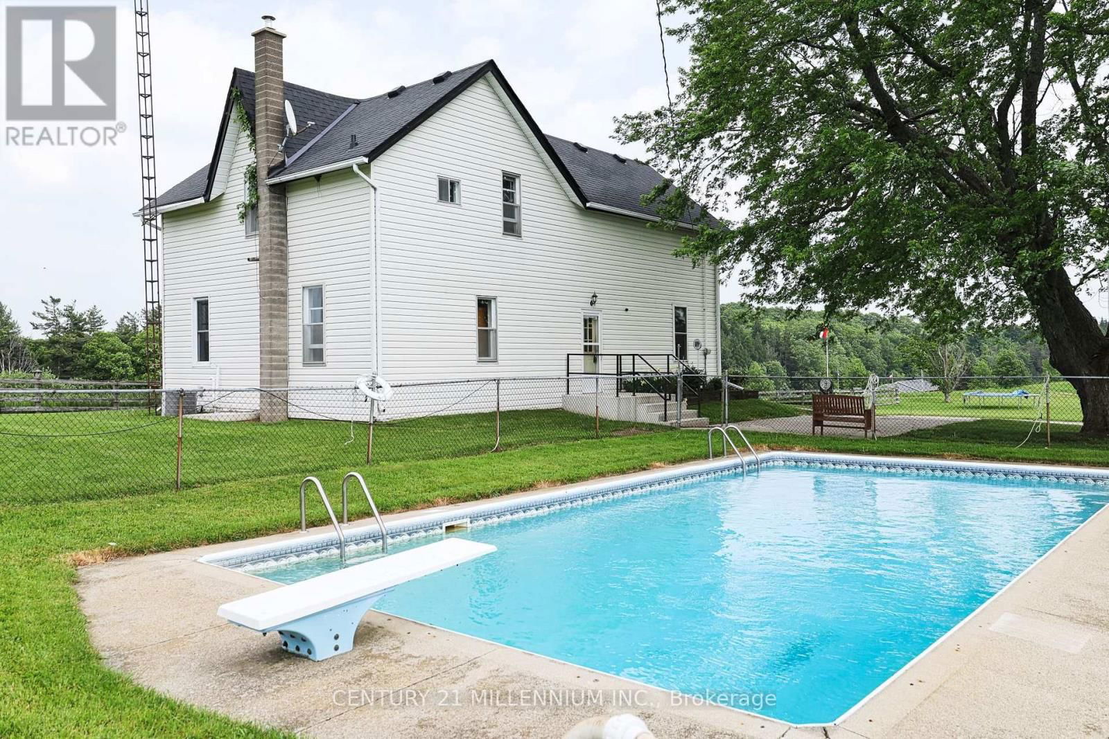 835526 4TH LINE Image 9