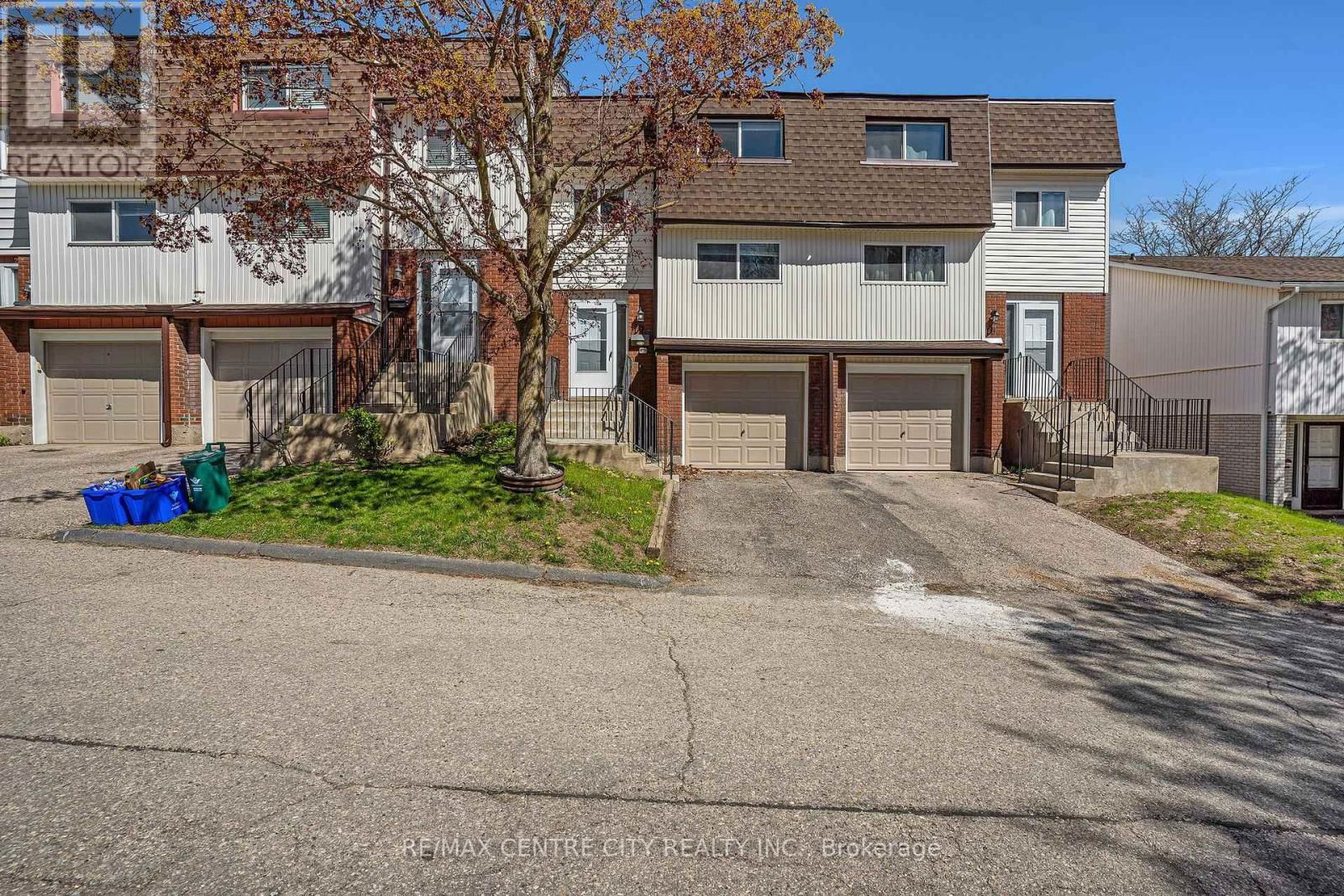 27 - 281 BLUEVALE STREET NORTH Image 1