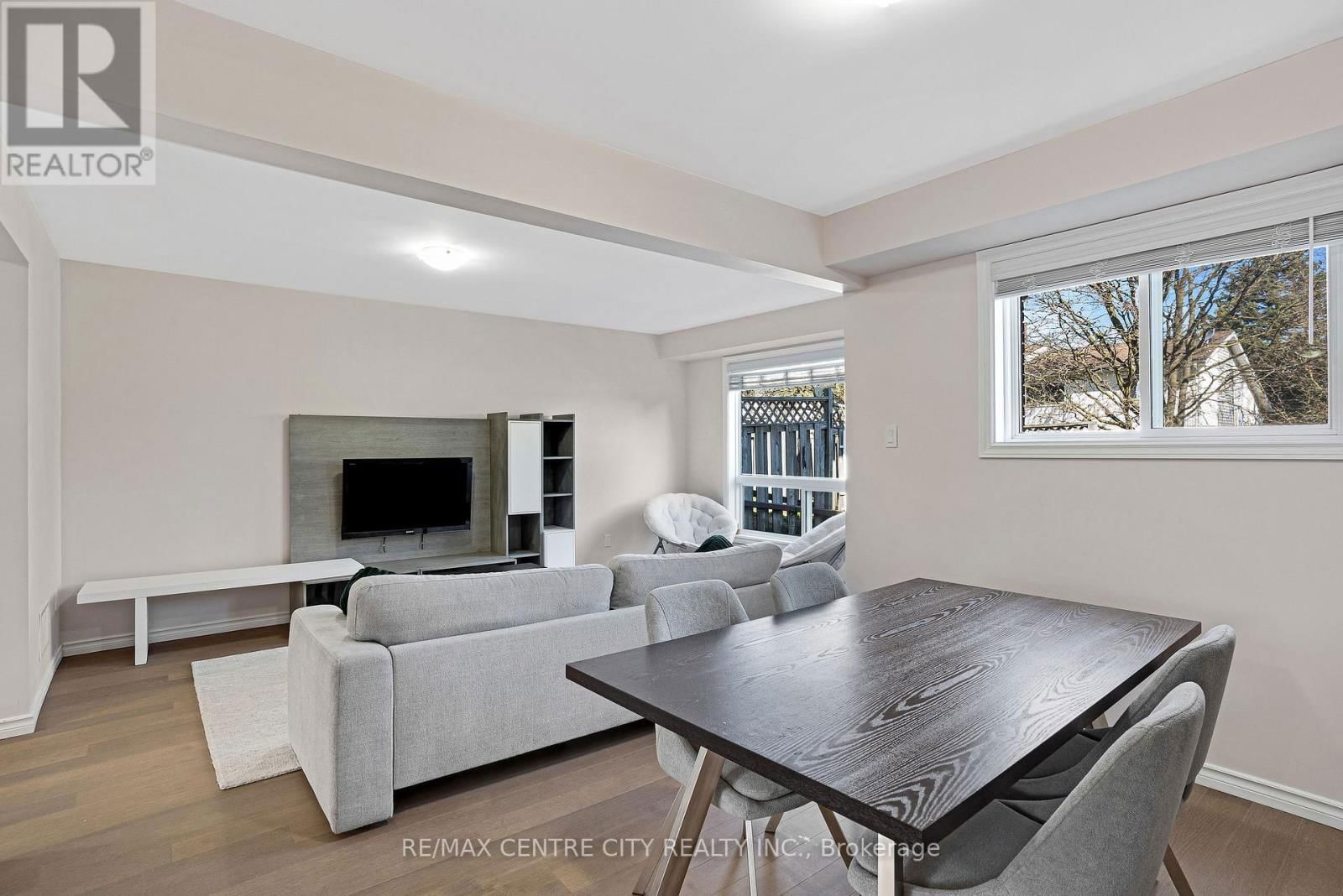 27 - 281 BLUEVALE STREET NORTH Image 12