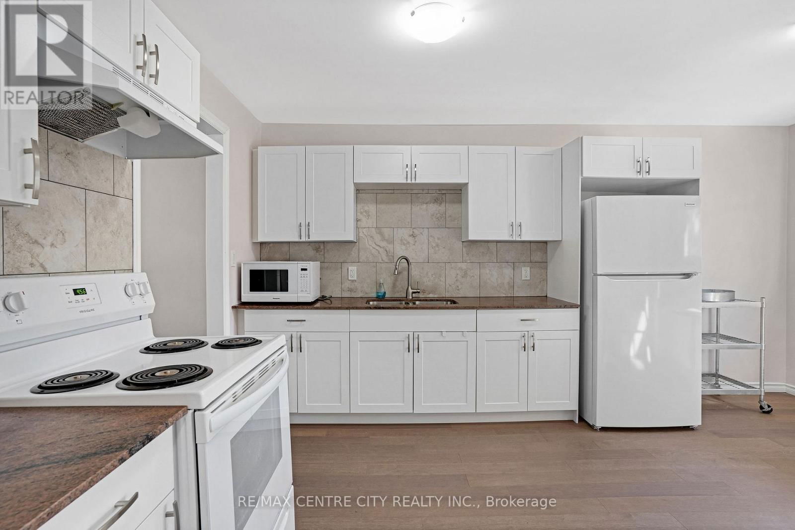 27 - 281 BLUEVALE STREET NORTH Image 16