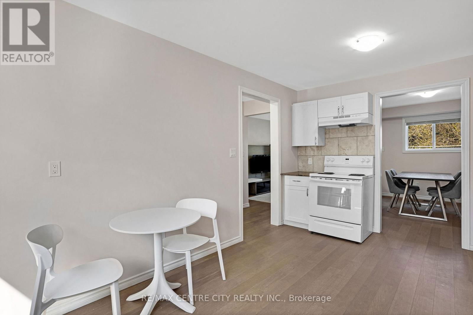 27 - 281 BLUEVALE STREET NORTH Image 17
