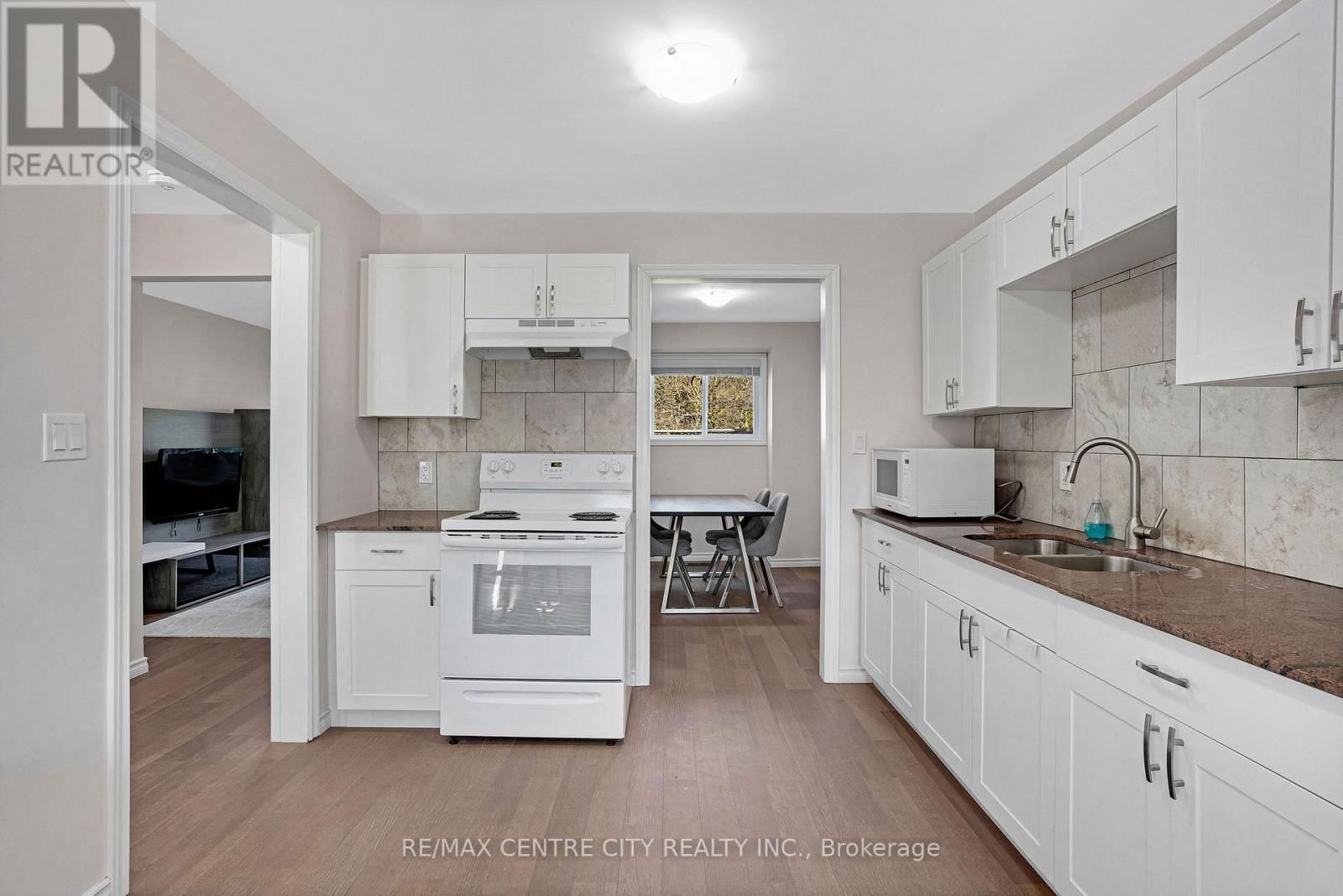 27 - 281 BLUEVALE STREET NORTH Image 18