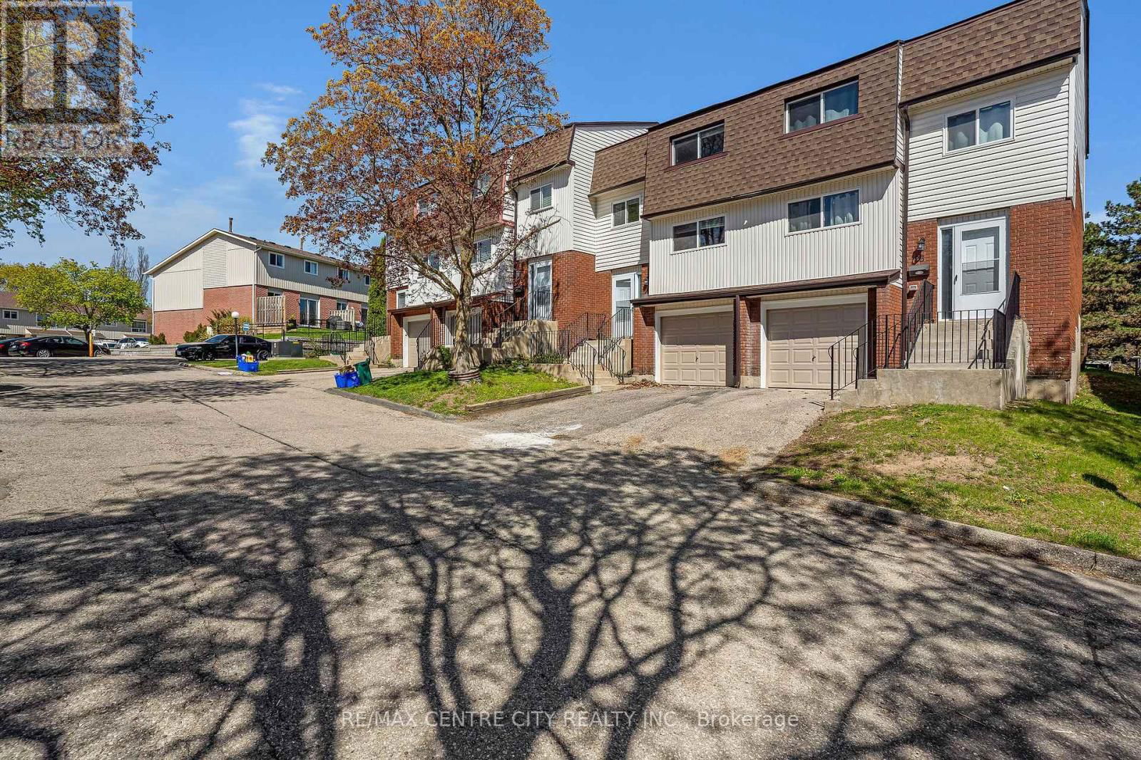 27 - 281 BLUEVALE STREET NORTH Image 2