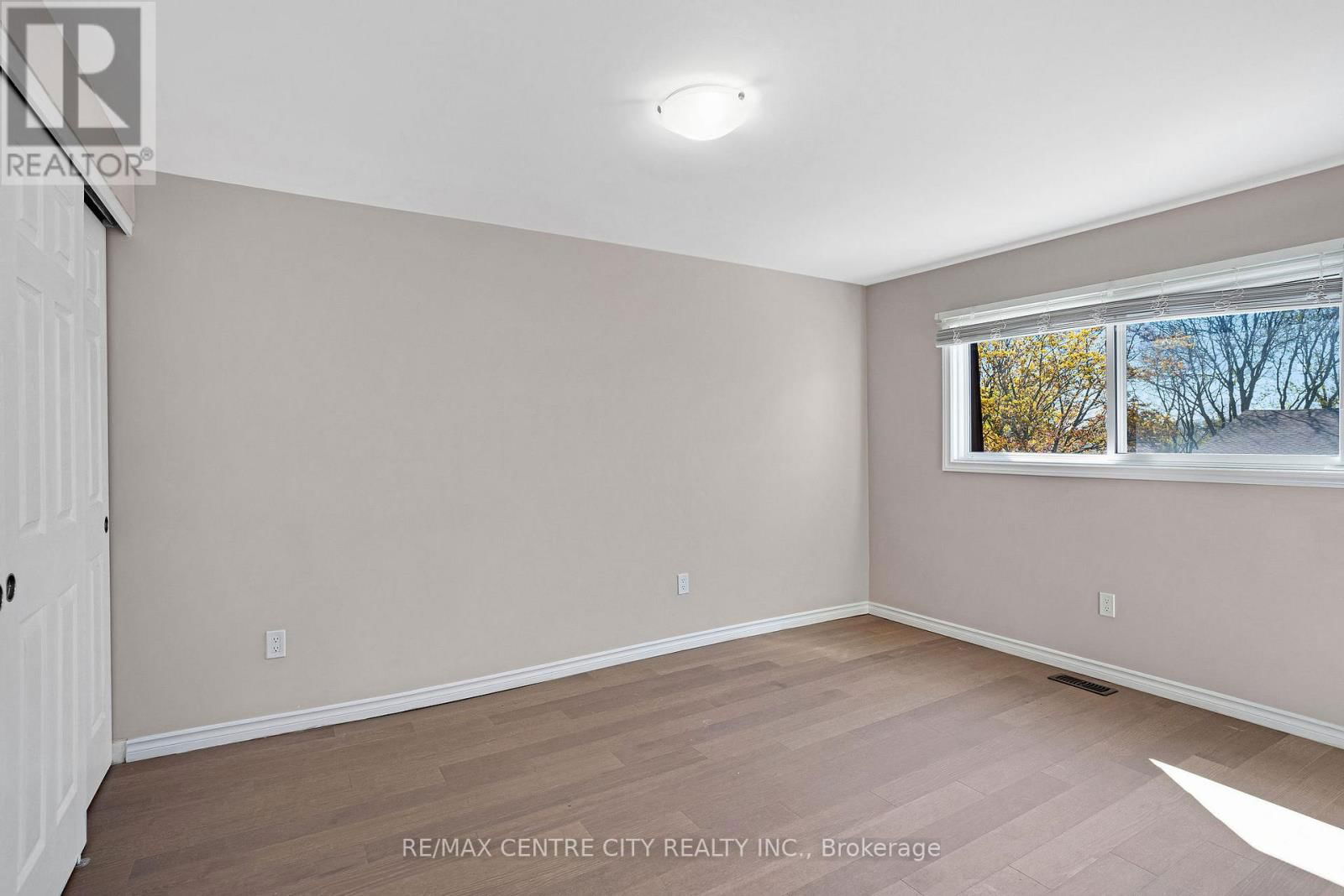 27 - 281 BLUEVALE STREET NORTH Image 20