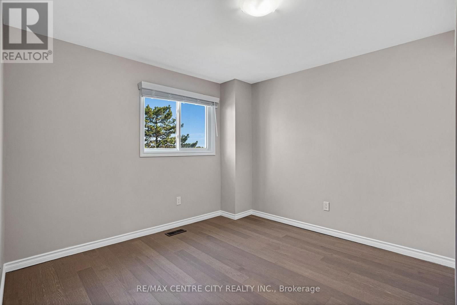 27 - 281 BLUEVALE STREET NORTH Image 23