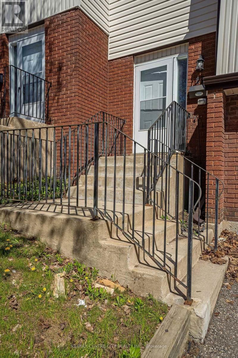 27 - 281 BLUEVALE STREET NORTH Image 4