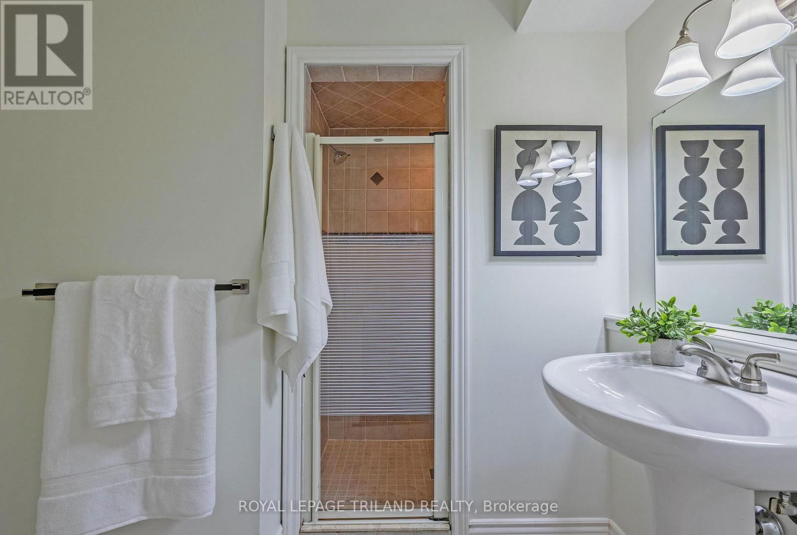 14 FAIRLANE ROAD Image 23