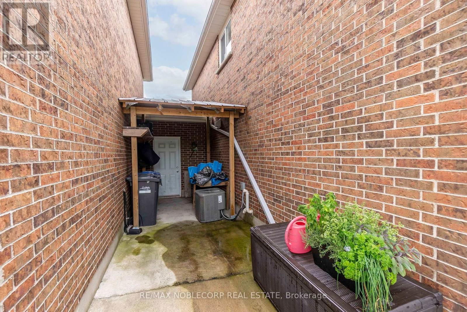45 HEWITT LANE Image 28