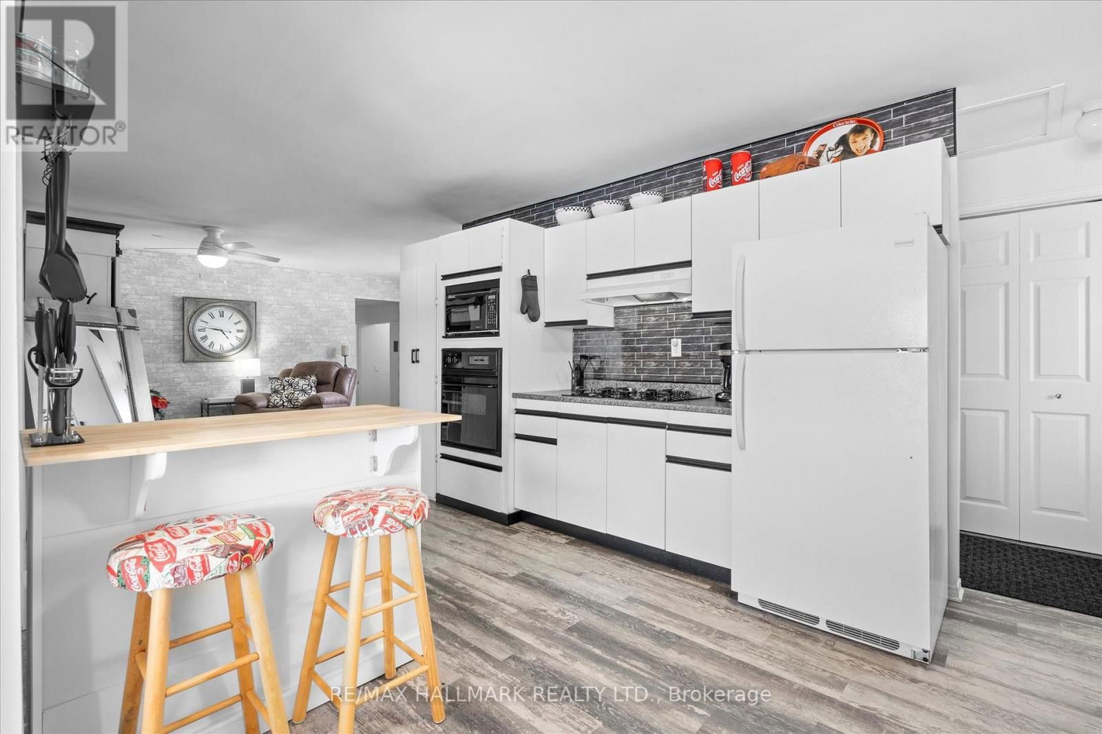 165 TRENTSIDE LANE Image 17