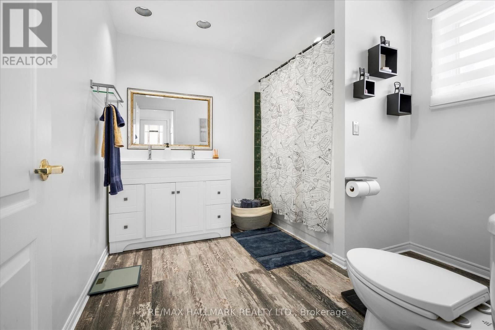 165 TRENTSIDE LANE Image 30