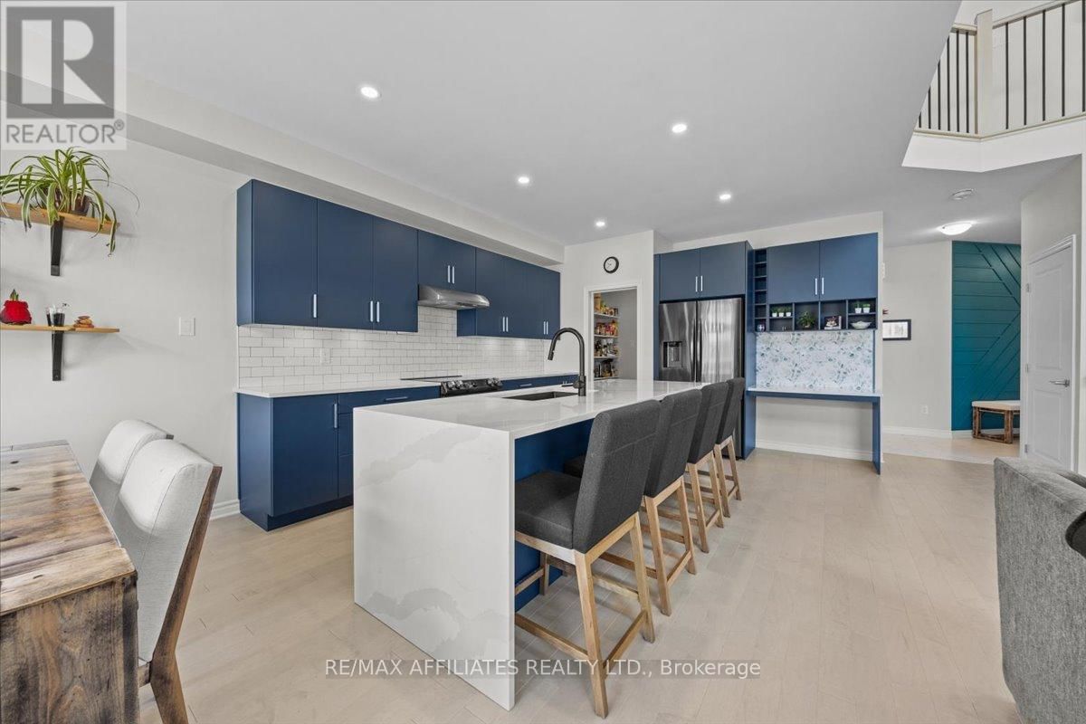 329 SPREADWING WAY Image 11