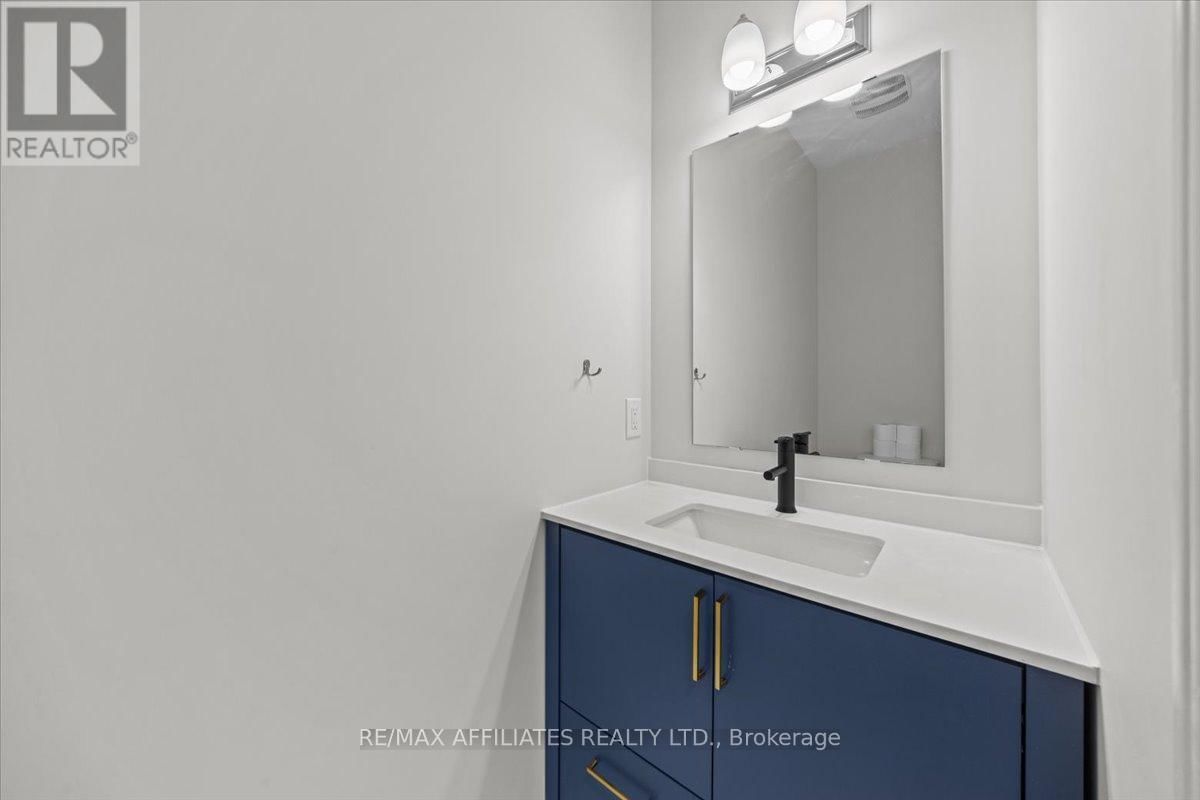 329 SPREADWING WAY Image 14