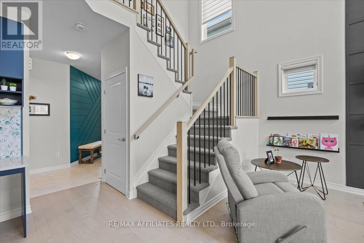 329 SPREADWING WAY Image 15