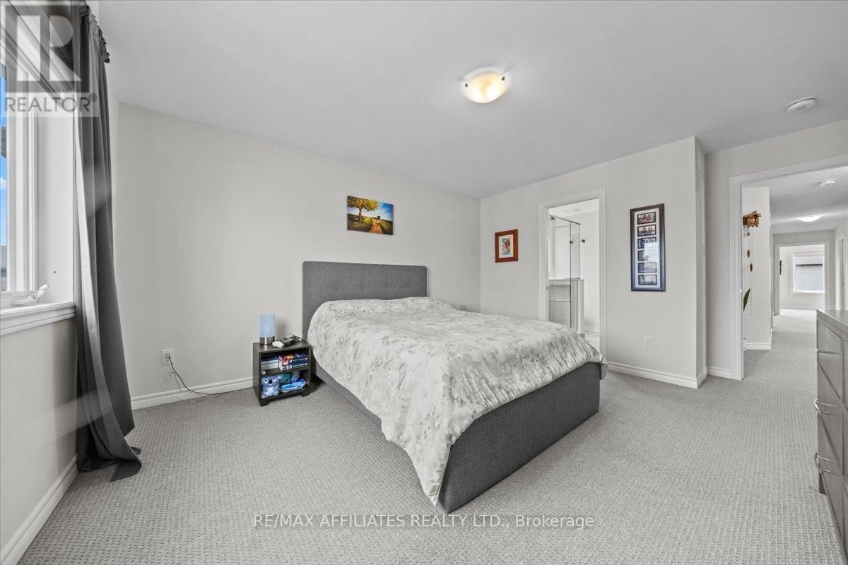 329 SPREADWING WAY Image 18